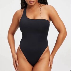 Good American Good Compression Hot Shoulder One-Piece Swimsuit In Black